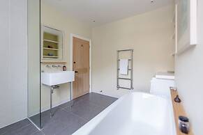 Vauxhall Oasis - 3 Bed House by BaseToGo