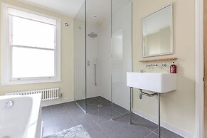 Vauxhall Oasis - 3 Bed House by BaseToGo