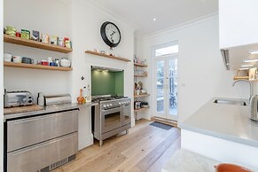 Vauxhall Oasis - 3 Bed House by BaseToGo