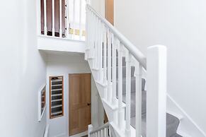 Vauxhall Oasis - 3 Bed House by BaseToGo