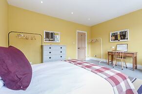 Vauxhall Oasis - 3 Bed House by BaseToGo