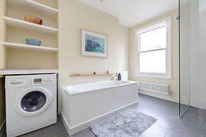 Vauxhall Oasis - 3 Bed House by BaseToGo