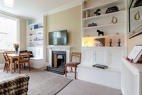 Earls Court Apartments by BaseToGo