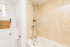 Holland Park Heights by BaseToGo