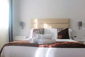 Silver Seahorse Garden Retreat