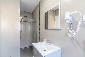 Silver Seahorse Garden Retreat