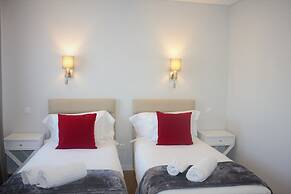 Silver Seahorse Garden Retreat