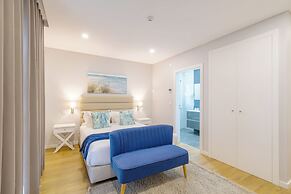 Silver Seahorse Garden Retreat