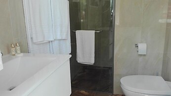 Silver Seahorse Garden Retreat