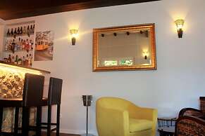 Silver Seahorse Garden Retreat