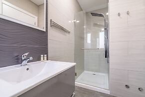 Silver Seahorse Garden Retreat