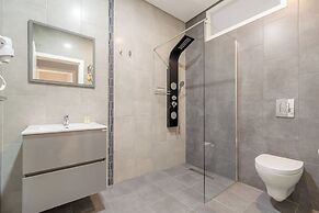 Silver Seahorse Garden Retreat