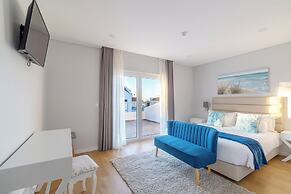 Silver Seahorse Garden Retreat