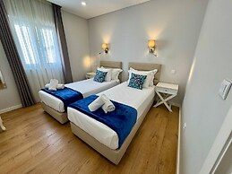 Silver Seahorse Garden Retreat