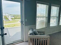 Long Grass 5 Bedroom Home by RedAwning