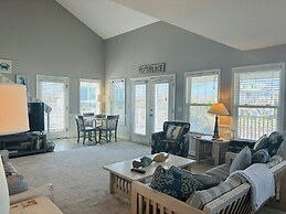 Long Grass 5 Bedroom Home by RedAwning