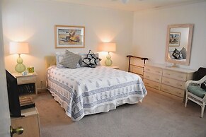 Long Grass 5 Bedroom Home by RedAwning