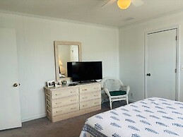 Long Grass 5 Bedroom Home by RedAwning