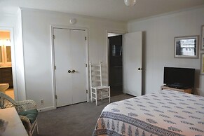 Long Grass 5 Bedroom Home by RedAwning