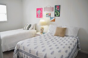 Long Grass 5 Bedroom Home by RedAwning