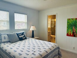 Long Grass 5 Bedroom Home by RedAwning