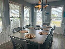 Long Grass 5 Bedroom Home by RedAwning