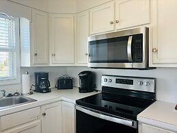 Long Grass 5 Bedroom Home by RedAwning