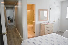 Long Grass 5 Bedroom Home by RedAwning