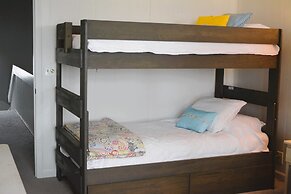 Long Grass 5 Bedroom Home by RedAwning