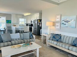 Long Grass 5 Bedroom Home by RedAwning