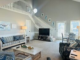 Long Grass 5 Bedroom Home by RedAwning