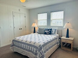 Long Grass 5 Bedroom Home by RedAwning