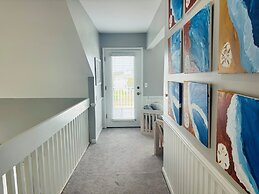 Long Grass 5 Bedroom Home by RedAwning