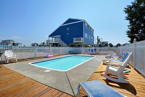 Long Grass 5 Bedroom Home by RedAwning