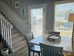 Long Grass 5 Bedroom Home by RedAwning