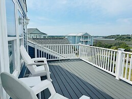 Long Grass 5 Bedroom Home by RedAwning