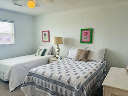 Long Grass 5 Bedroom Home by RedAwning