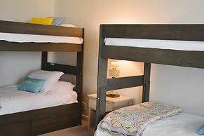 Long Grass 5 Bedroom Home by RedAwning