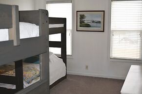 Long Grass 5 Bedroom Home by RedAwning