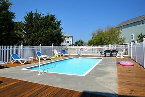 Long Grass 5 Bedroom Home by RedAwning