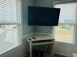 Long Grass 5 Bedroom Home by RedAwning