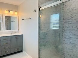 Long Grass 5 Bedroom Home by RedAwning