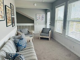 Long Grass 5 Bedroom Home by RedAwning