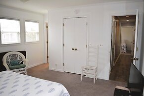 Long Grass 5 Bedroom Home by RedAwning