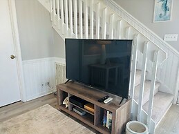 Long Grass 5 Bedroom Home by RedAwning