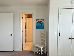 Long Grass 5 Bedroom Home by RedAwning