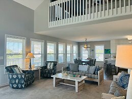 Long Grass 5 Bedroom Home by RedAwning