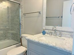 Long Grass 5 Bedroom Home by RedAwning