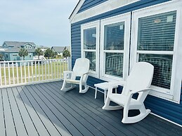 Long Grass 5 Bedroom Home by RedAwning