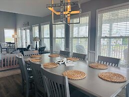 Long Grass 5 Bedroom Home by RedAwning